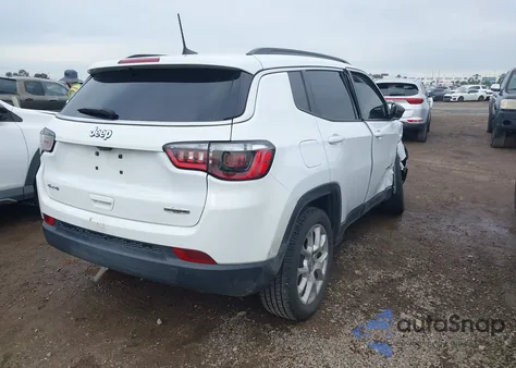 2022 Jeep Compass Latitude Lux 4X4 z USA, uszkodzony, nr VIN 3C4NJDFB8NT197416